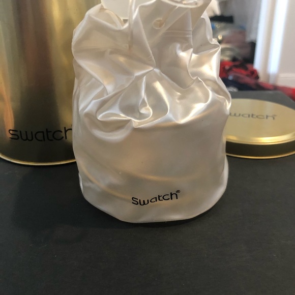 Swatch - Picture 2 of 6